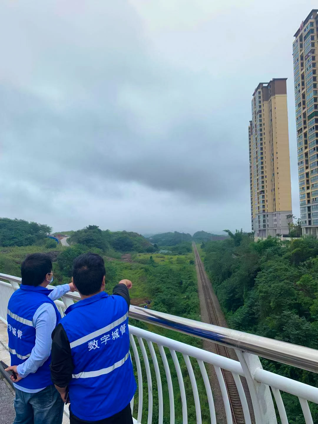 震后鐵路沿線(xiàn)安全巡查，保障鐵路穩定運行