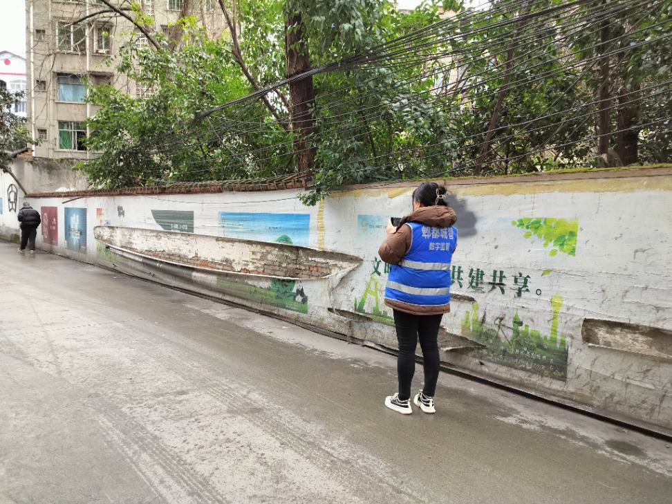 智慧城管助力城市“顏值”提升，臨街廣告安全隱患無(wú)處遁形